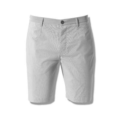 ボタン留めストレートフィットショートパンツ